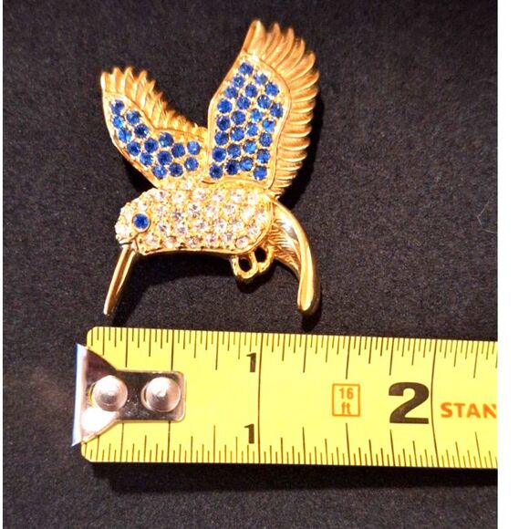 Hummingbird Pin Brooch Signed 1999 PS Co. Gold Tone w/Blue & White Rhinestones - Picture 6 of 6